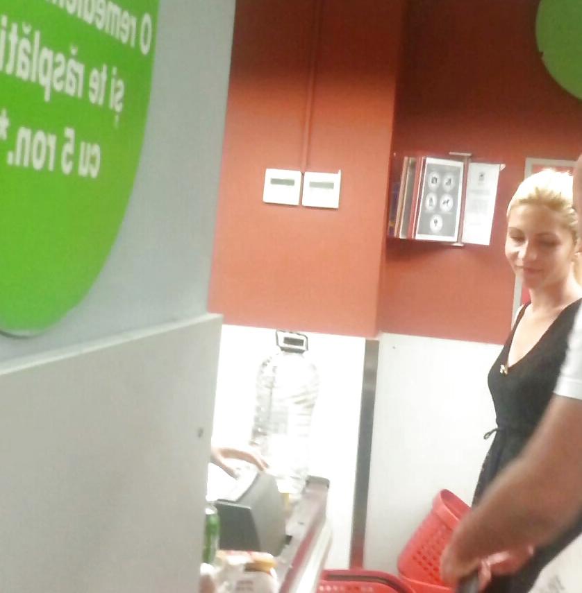 25P Spy old + young supermarket romanian