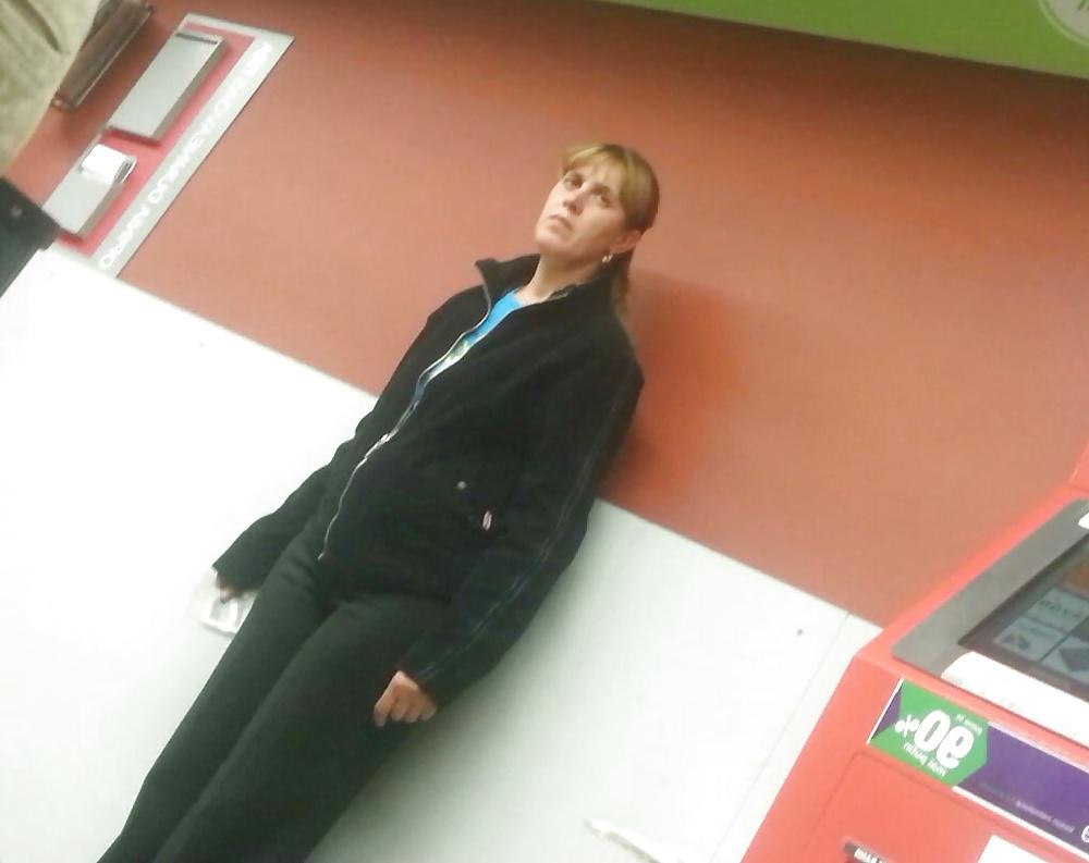 25P Spy old + young supermarket romanian