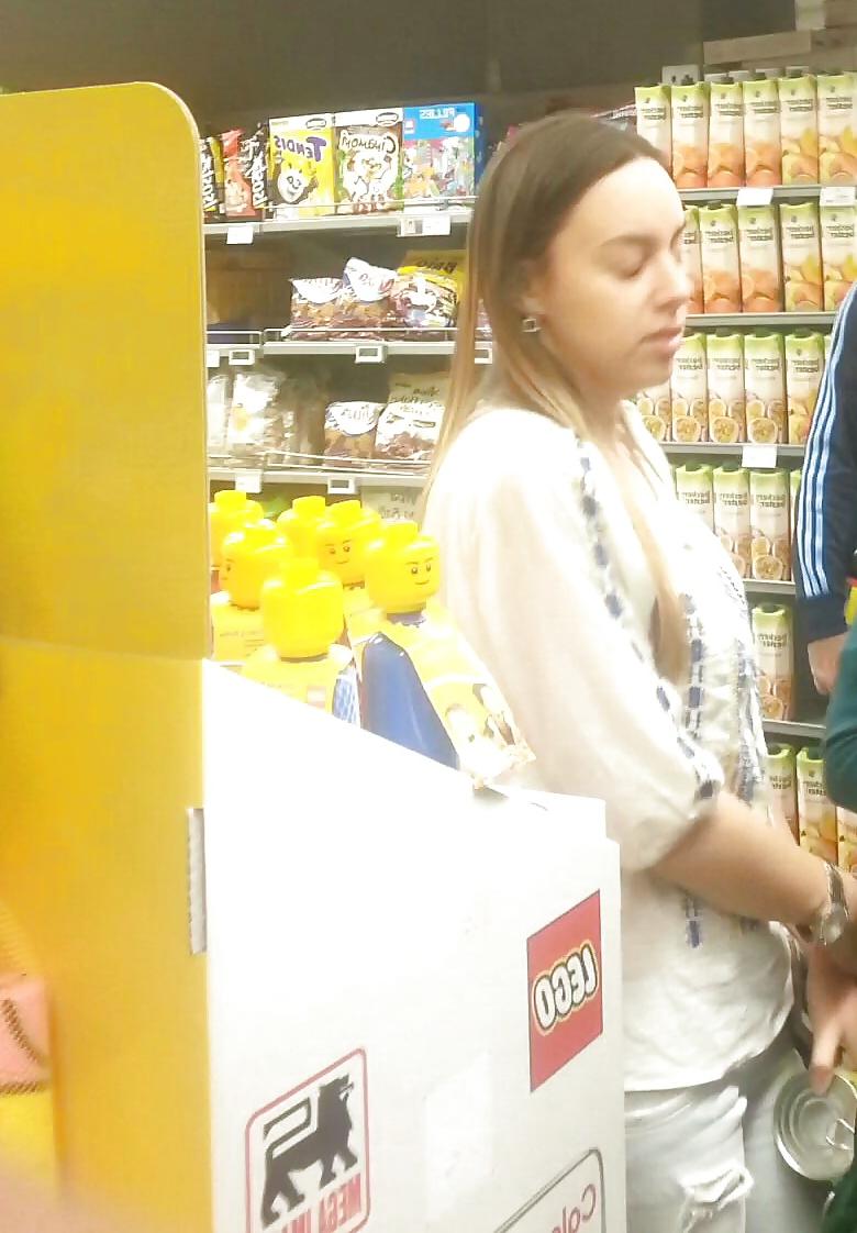 25P Spy old + young supermarket romanian
