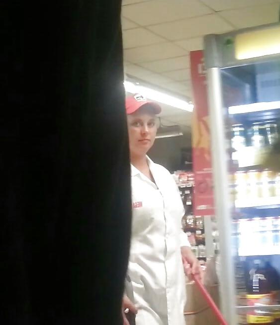 25P Spy old + young supermarket romanian