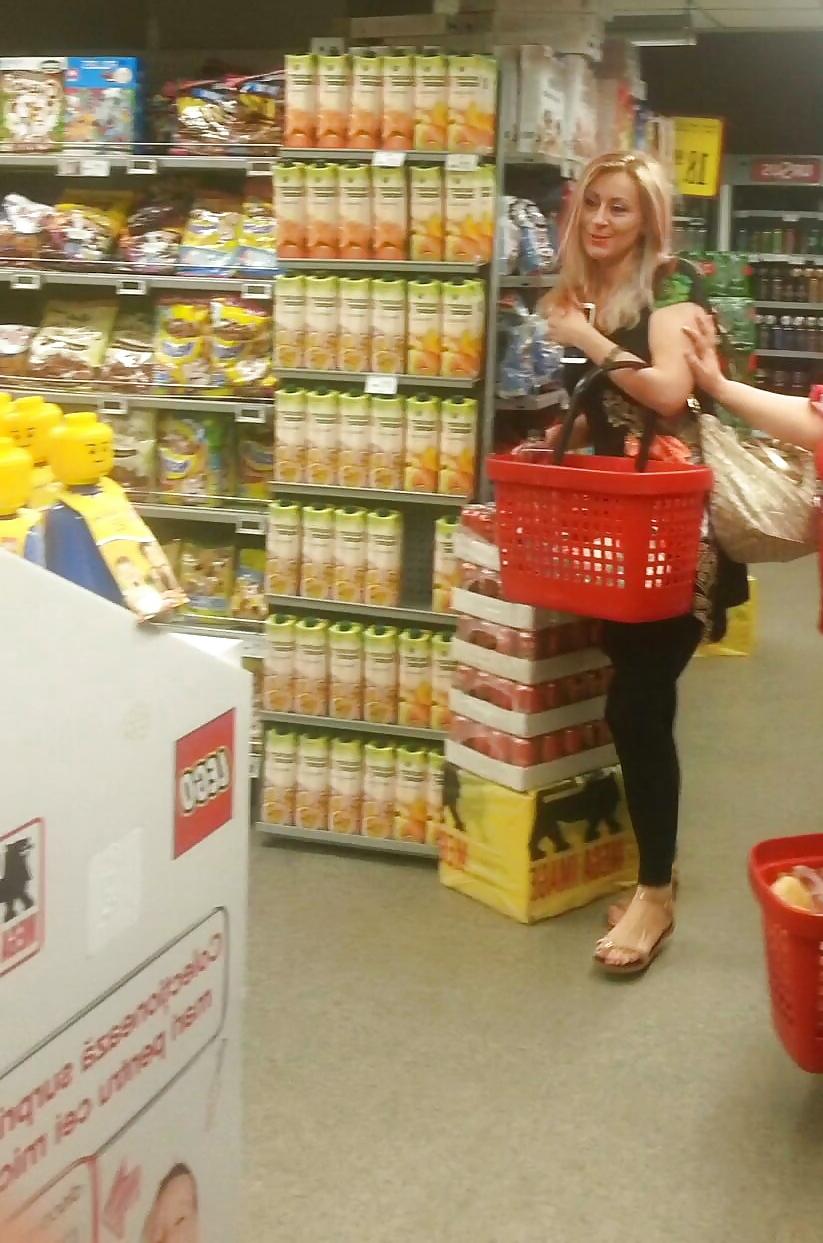 25P Spy old + young supermarket romanian