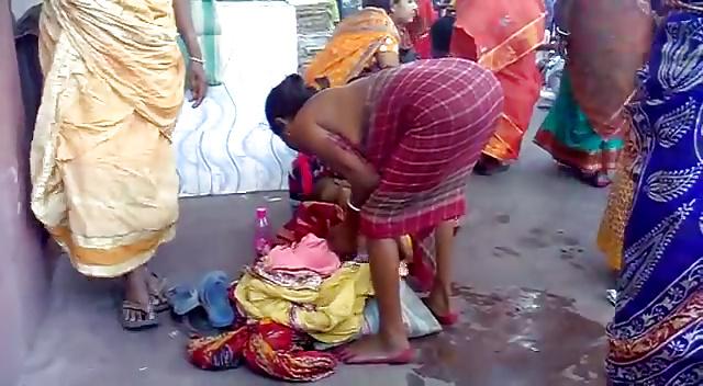 23P Half Naked Indian Aunty Bending Over