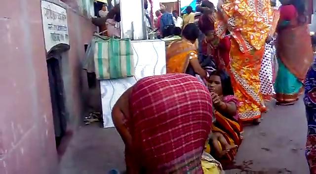 23P Half Naked Indian Aunty Bending Over