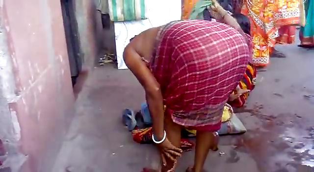 23P Half Naked Indian Aunty Bending Over