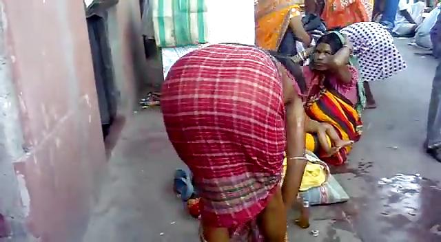 23P Half Naked Indian Aunty Bending Over