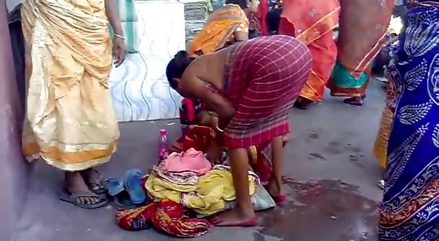 23P Half Naked Indian Aunty Bending Over