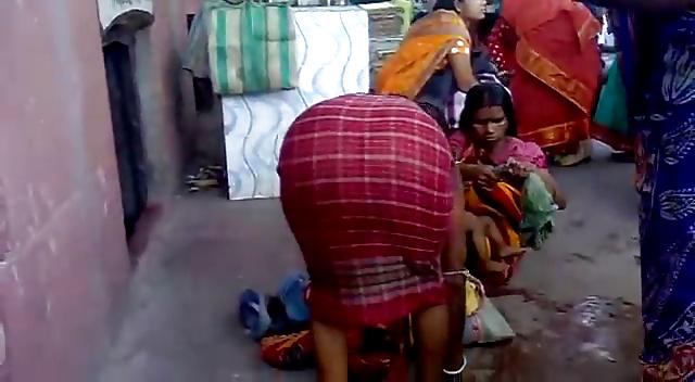23P Half Naked Indian Aunty Bending Over