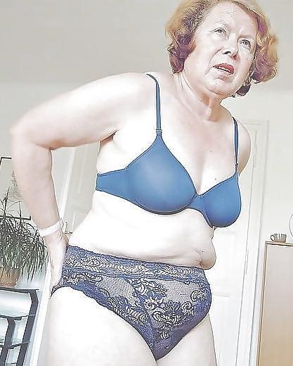 25P Old Women show underwear
