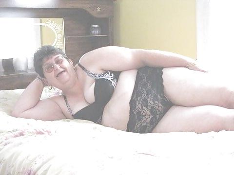 25P Old Women show underwear