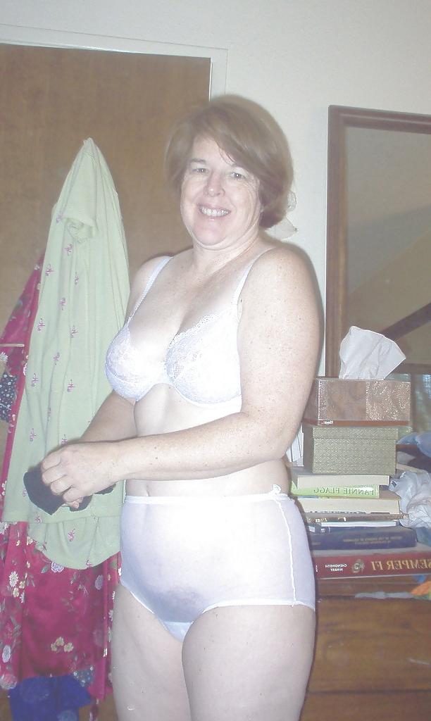 25P Old Women show underwear