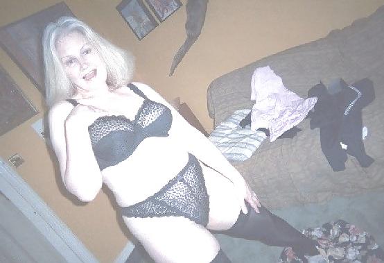 25P Old Women show underwear