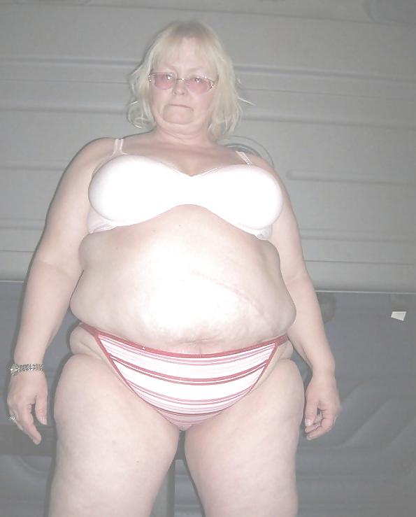 25P Old Women show underwear