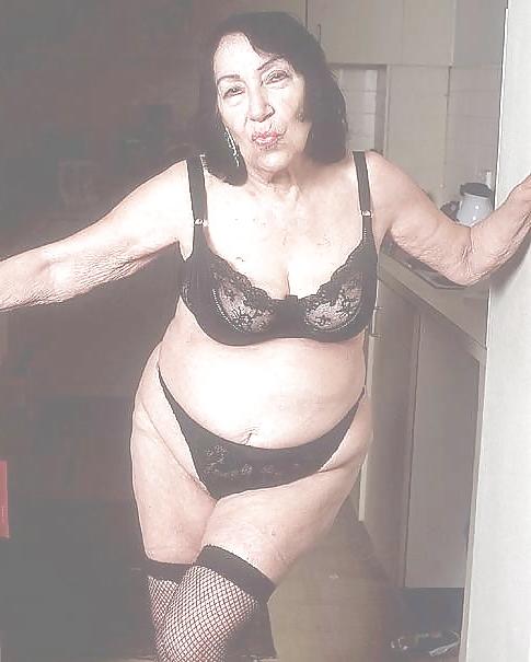 25P Old Women show underwear