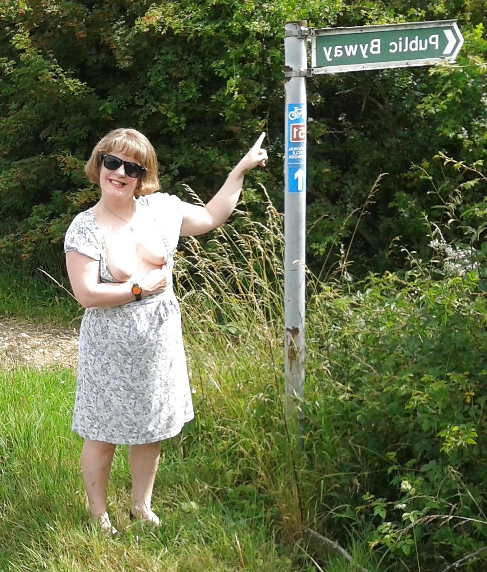11P Flashing on a country road