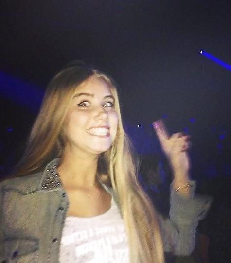 7P Belgian world cup babe