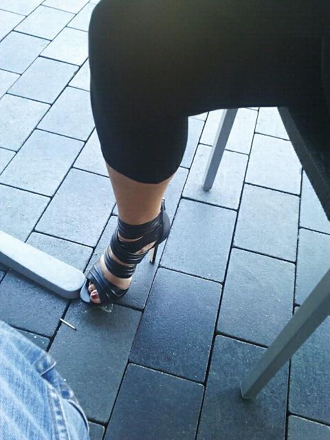 20P Candid shoe shoots