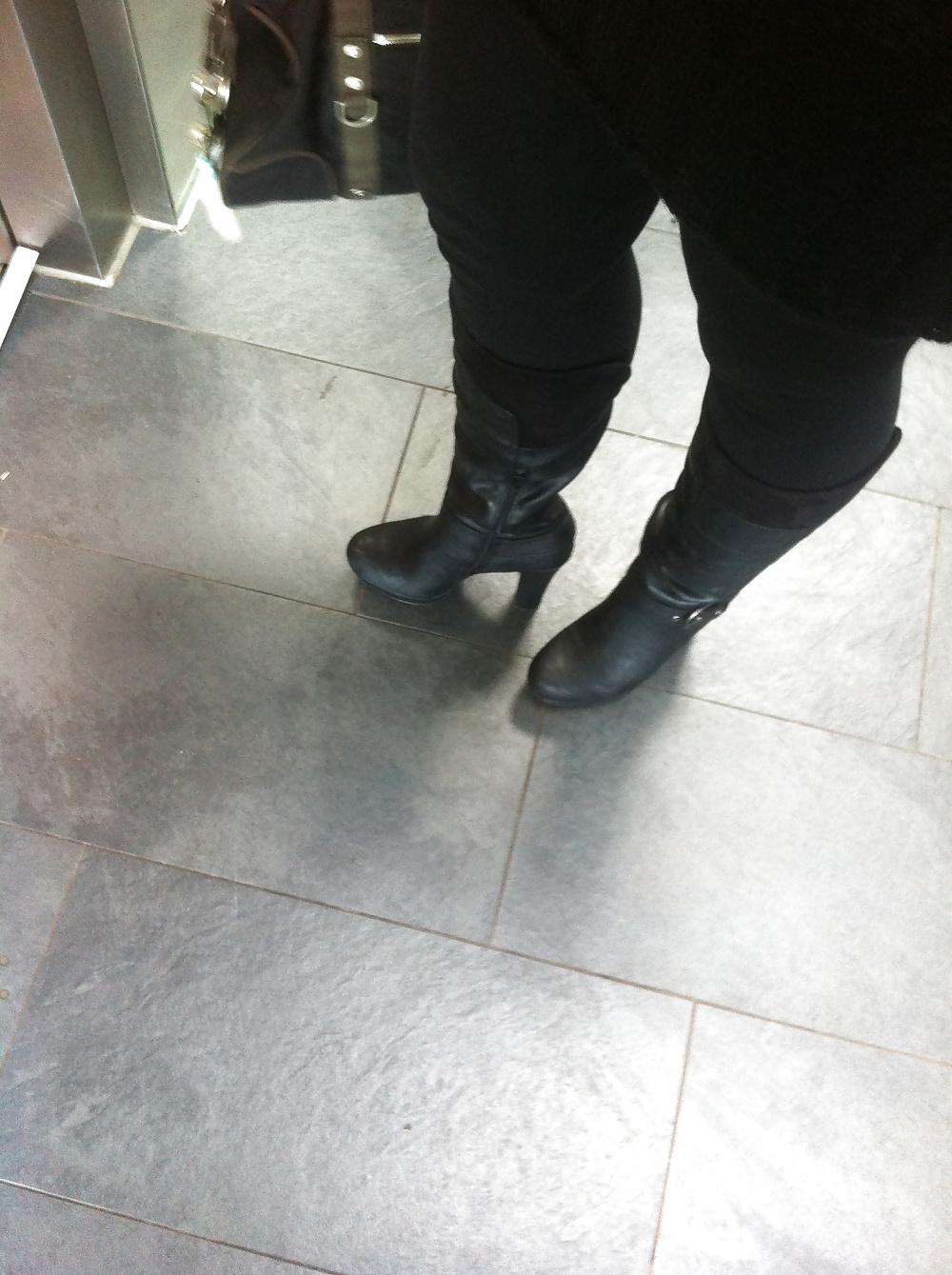 20P Candid shoe shoots