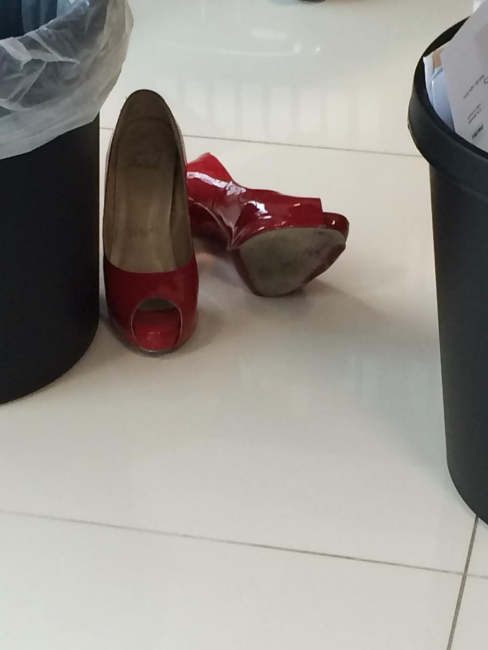 20P Candid shoe shoots
