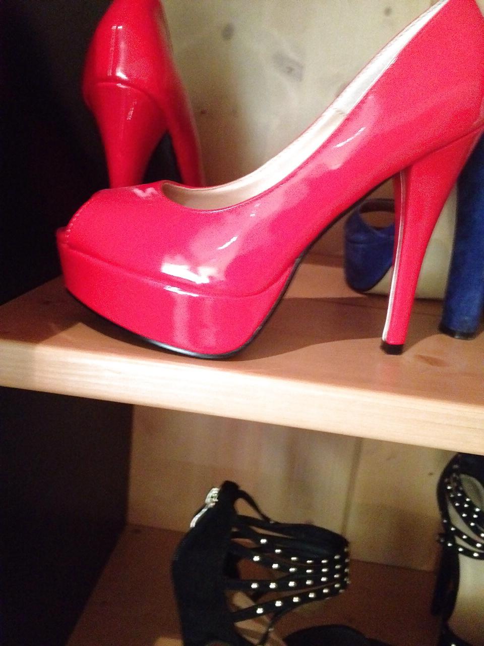 20P Candid shoe shoots