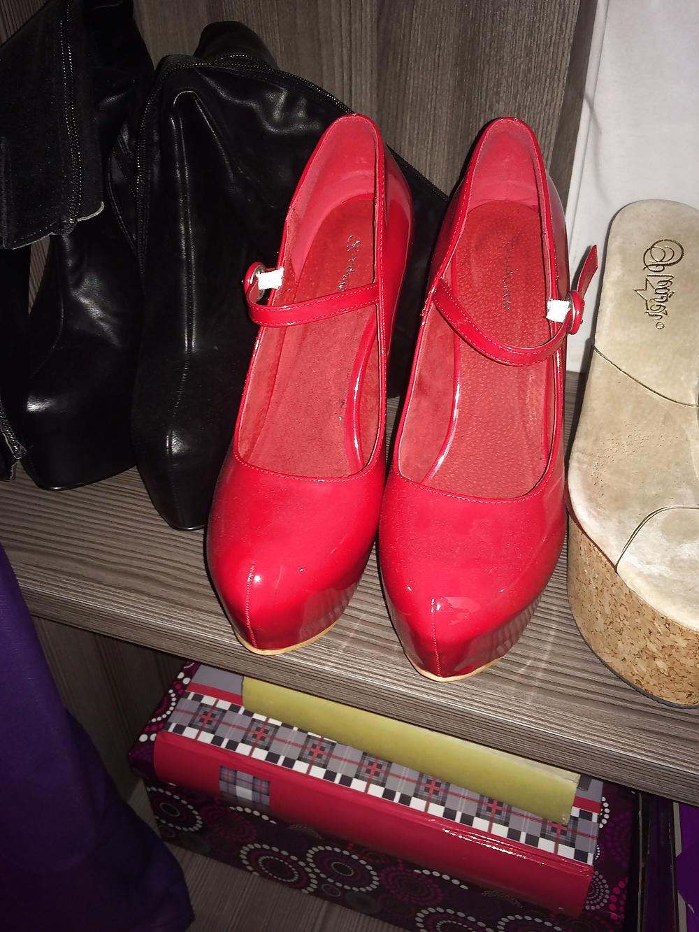 20P Candid shoe shoots