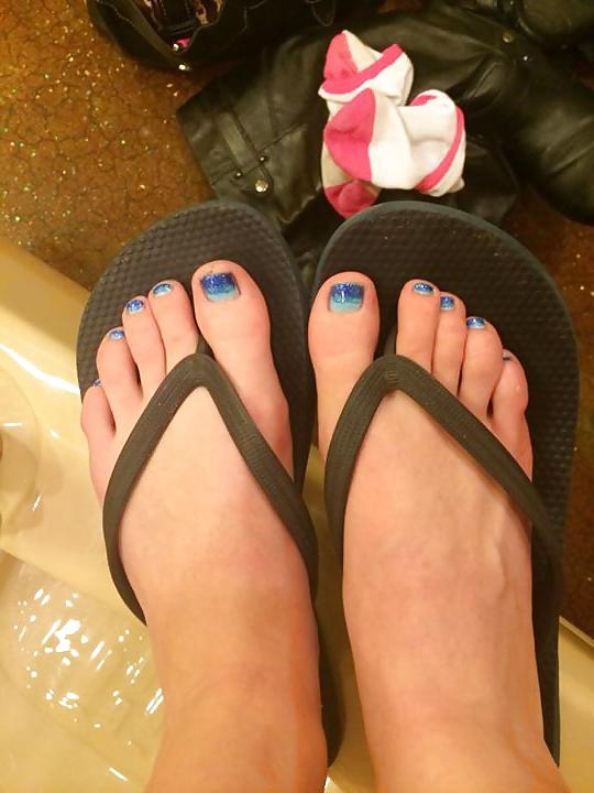 25P Random Girls feet