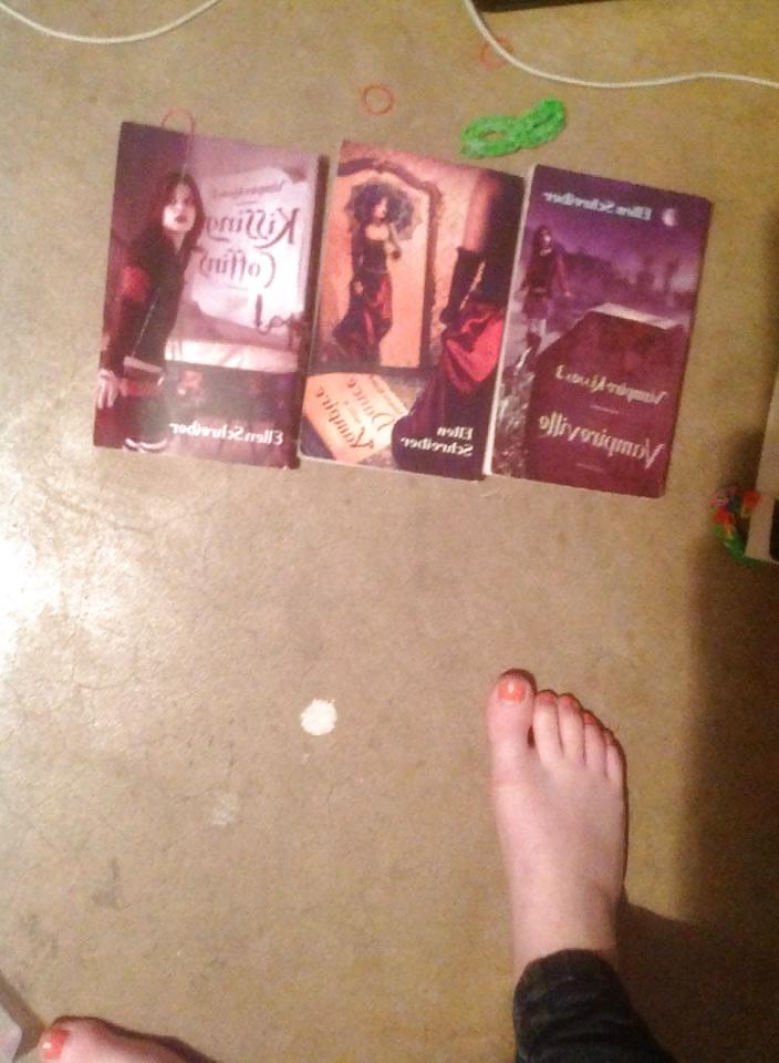 25P Random Girls feet