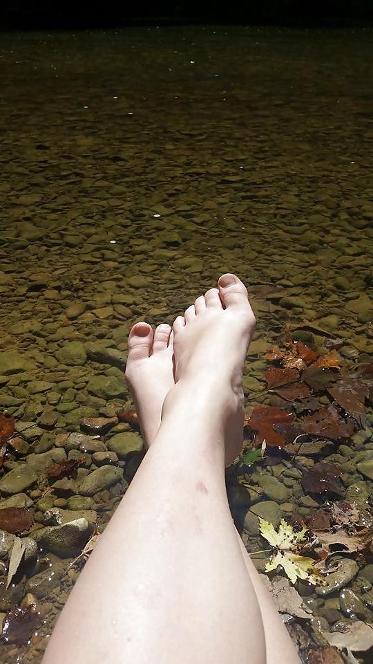 25P Random Girls feet