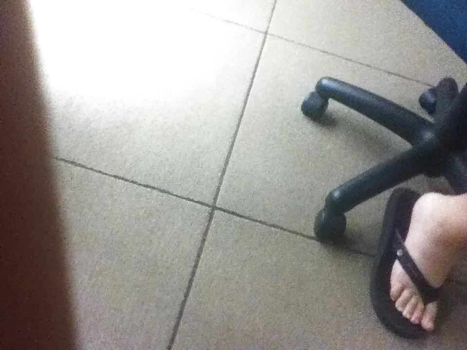 25P Random Girls feet