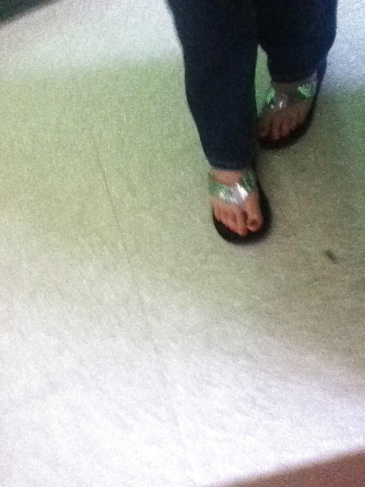 25P Random Girls feet