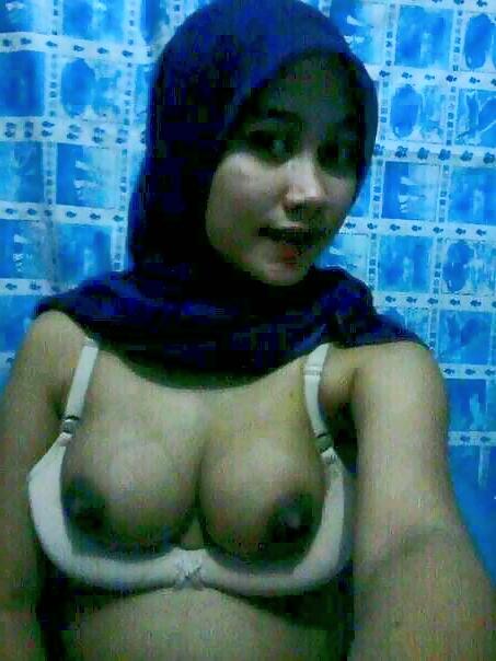 5P Malay or indo- hijab girl