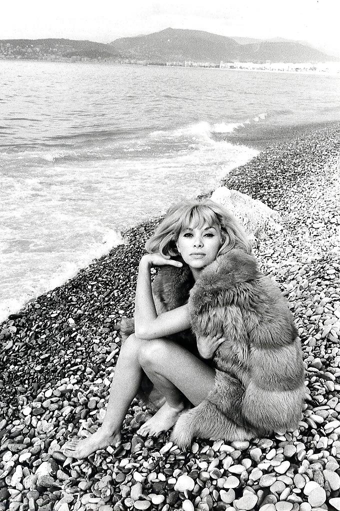 25P Girls and fur