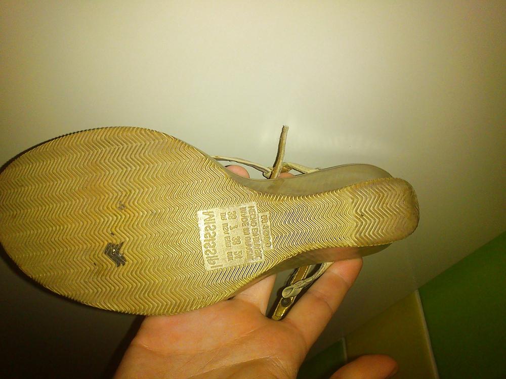 7P Cum secretly on beige colored wedge shoe!