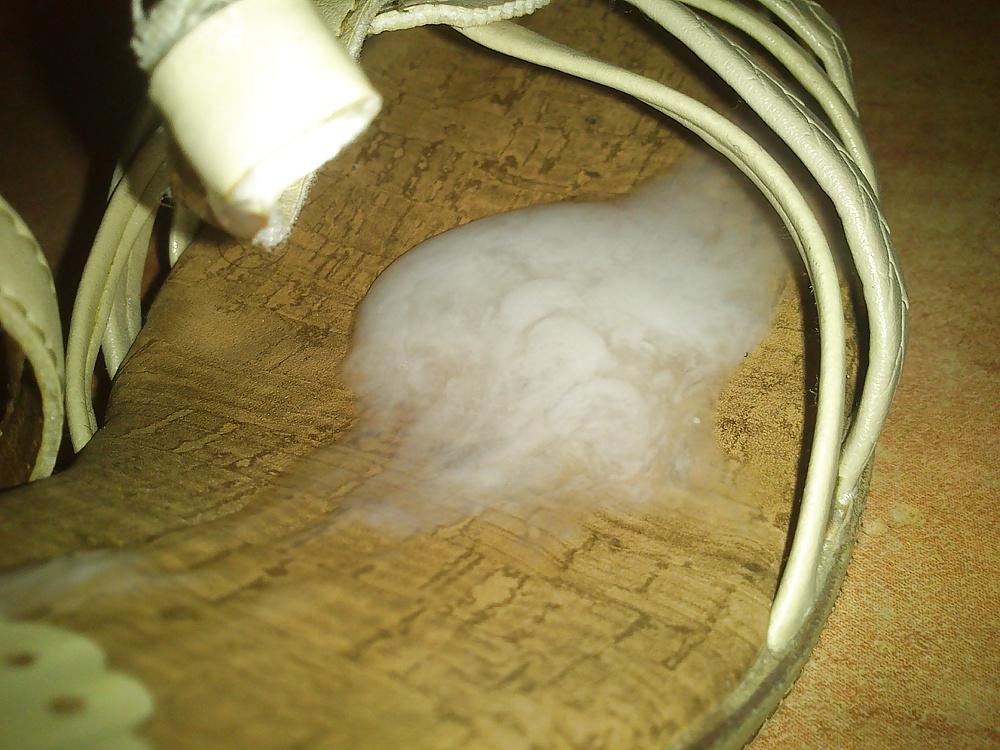 7P Cum secretly on beige colored wedge shoe!