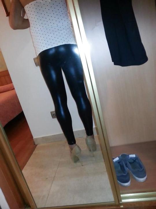 6P Shiny ass of daniela