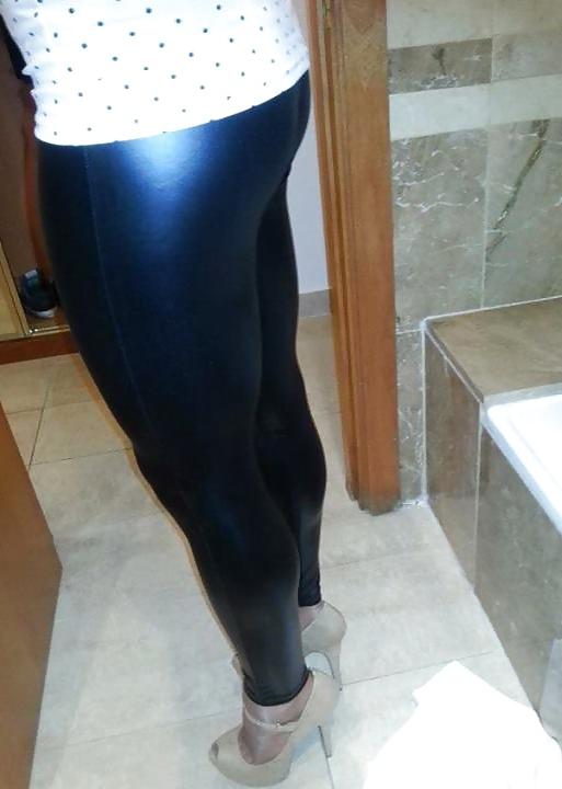 6P Shiny ass of daniela