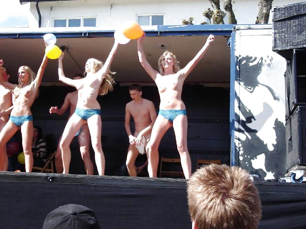 8P Naked on stage 3