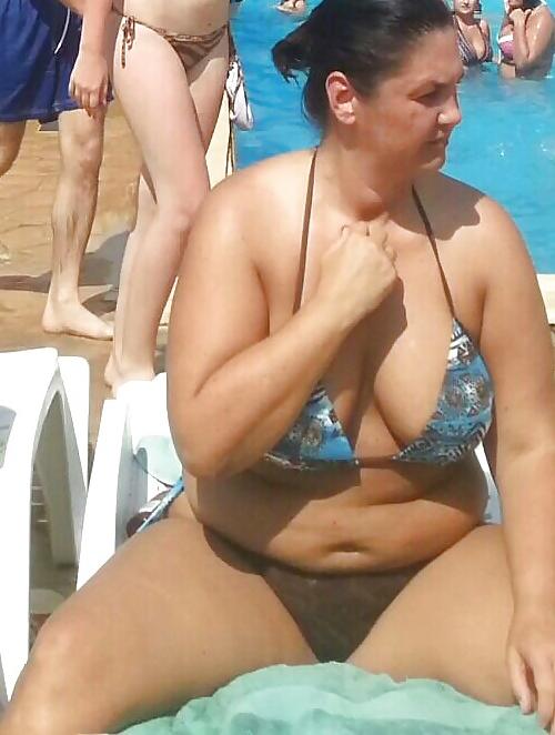25P Spy old + young boobs pool romanian