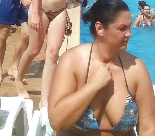 25P Spy old + young boobs pool romanian