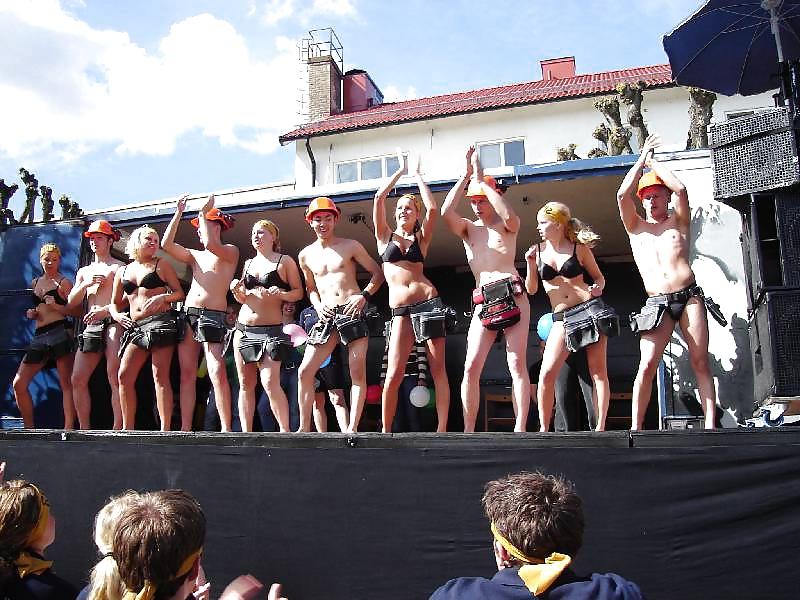 9P Naked on stage 5 