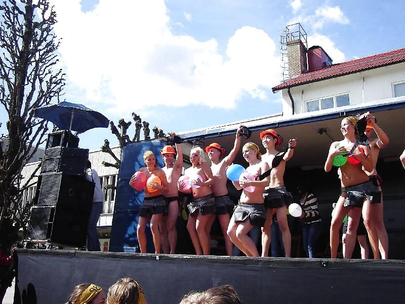 9P Naked on stage 5 