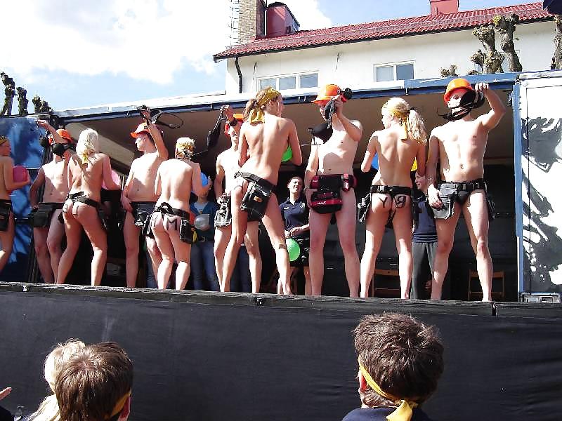 9P Naked on stage 5 