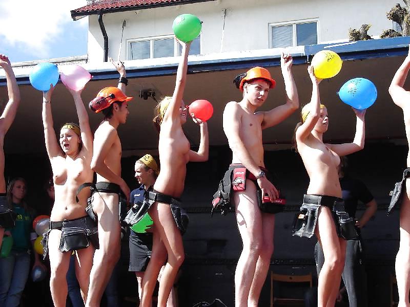 9P Naked on stage 5 