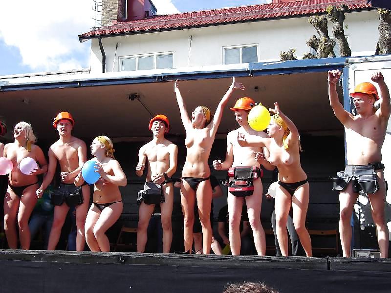 9P Naked on stage 5 