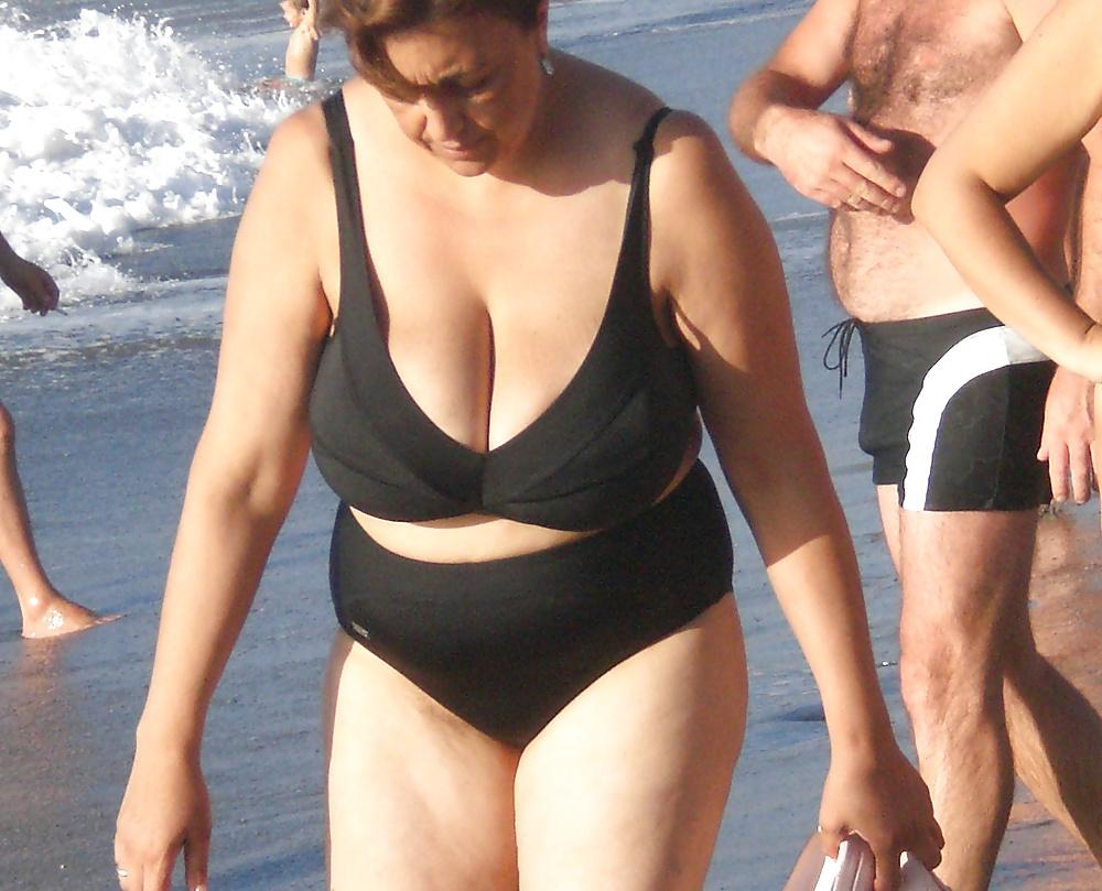 5P Candid Mature MILF Huge Tits Bikini