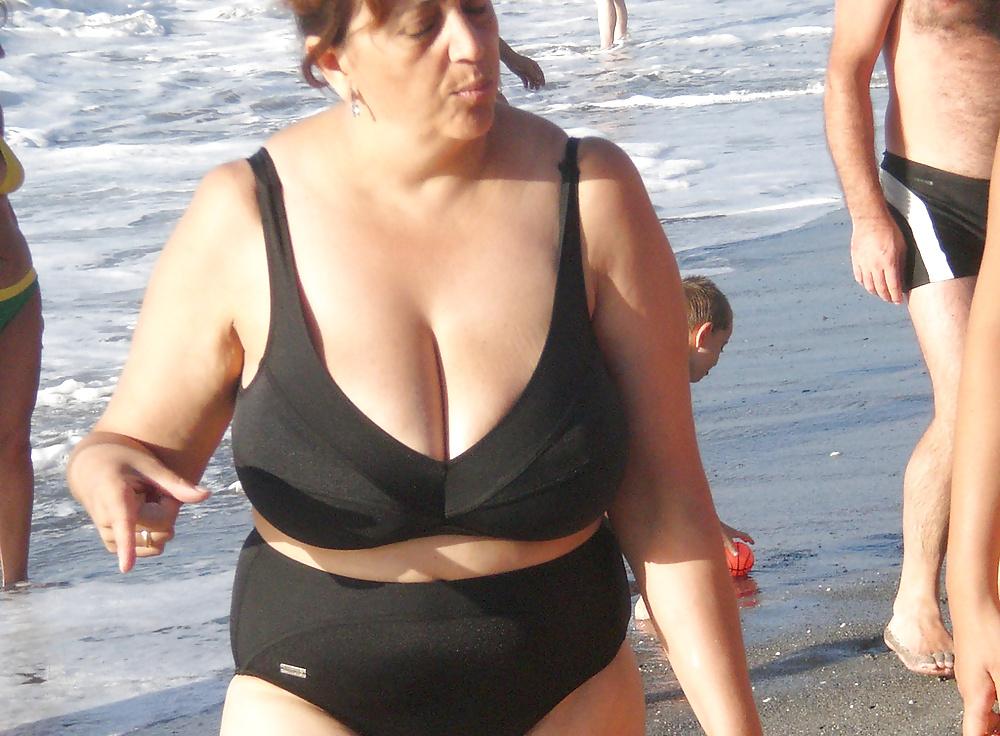 5P Candid Mature MILF Huge Tits Bikini