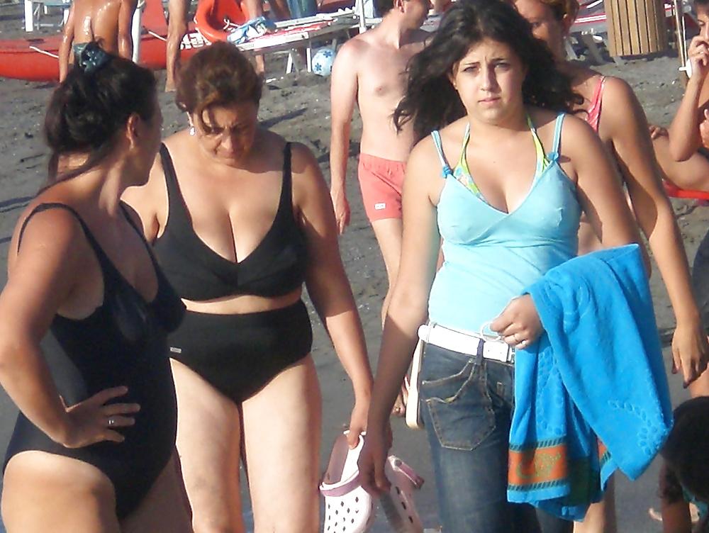 5P Candid Mature MILF Huge Tits Bikini