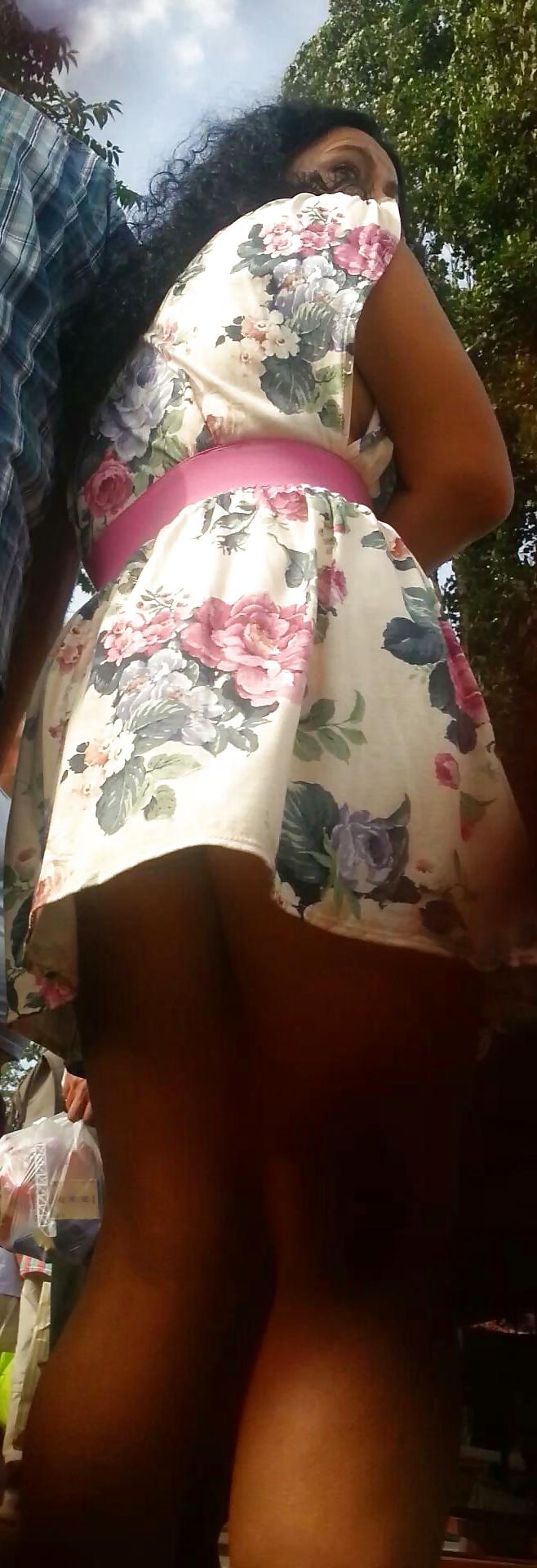 8P Spy sexy teens skirt and feet romanian