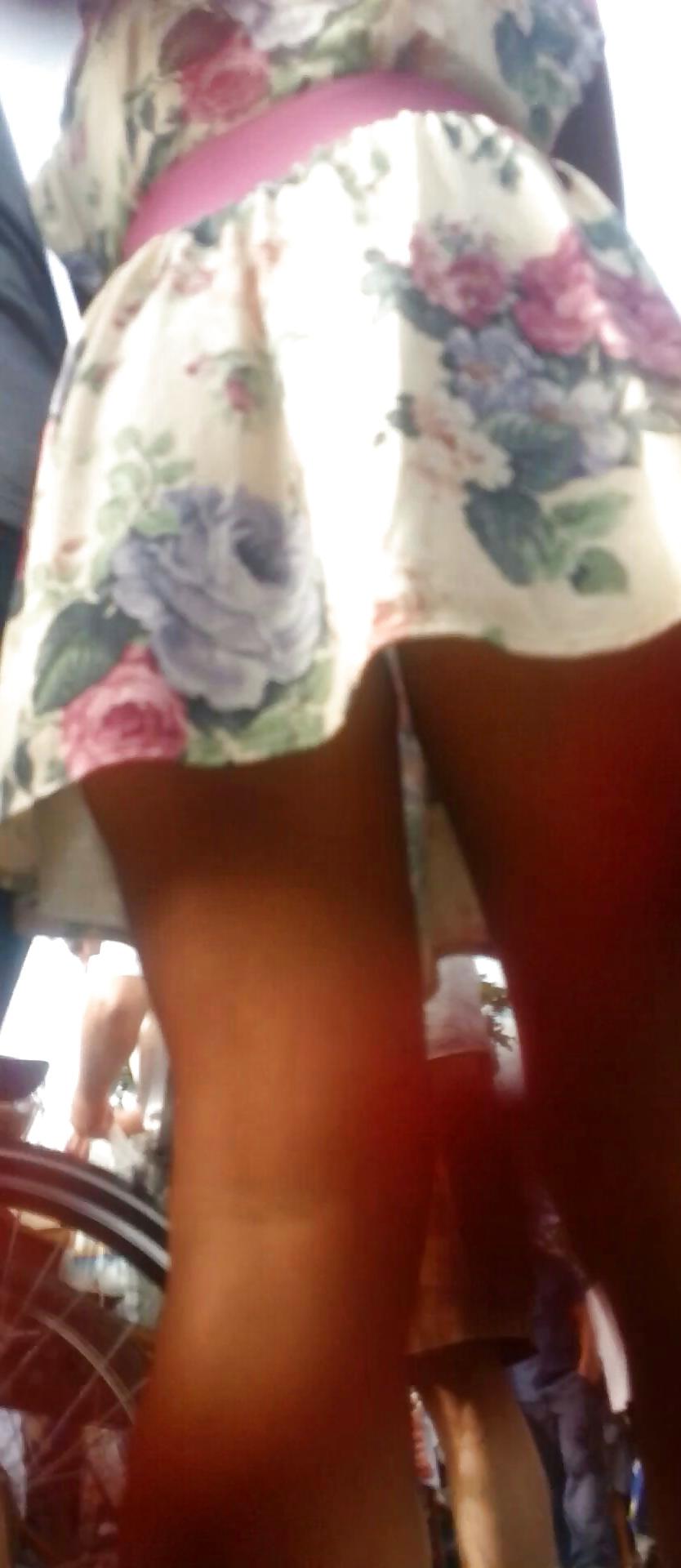 8P Spy sexy teens skirt and feet romanian