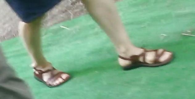 19P Spy feet and legs romanian