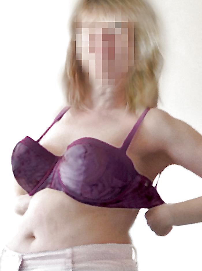 25P Sexy Women in their Panties & Bras (or not)